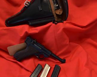 German luger 9mm holster and 3 mags.