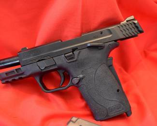 Smith & Wesson M&P 9mm shield