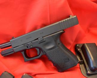 Glock 19 9mm 4 mags, holster, loader and box