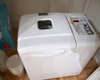 Automatic bread maker machine