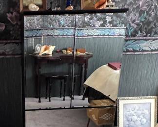 Dresser/Armoir.