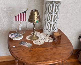 Drop leaf table