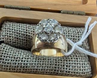 14 KT Band w/Diamond Clusters-6.1 grams