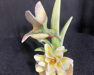 Lefton Figurine w/Hummingbird
