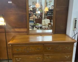 Penn Colony by Broyhill Dresser w/Mirror