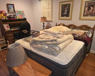 bedding, matress, desk