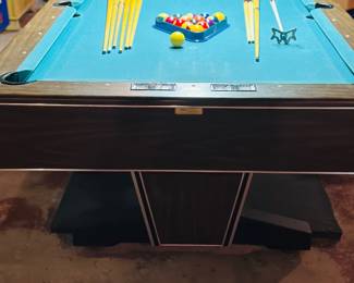 tournament-style pool table