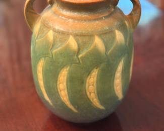 Roseville Pottery Arts & Crafts 8" pea pod vase