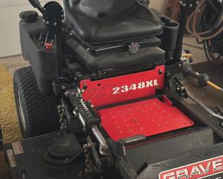 Gravely Zero turn lawn mower with 1100 hours