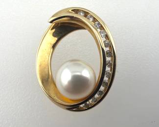 14kt pearl diamond pendant