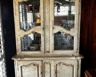 1990s Thomasville French Proveçal hutch