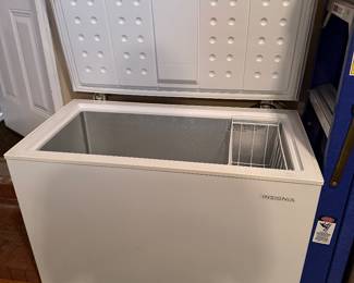Chest freezer