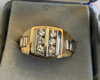 Ladies gold ring