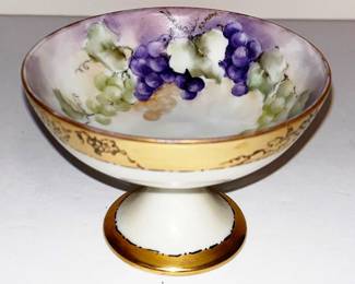 82 Porcelain Sherbet/Berry Bowl w/ Grapes & Gold Accents