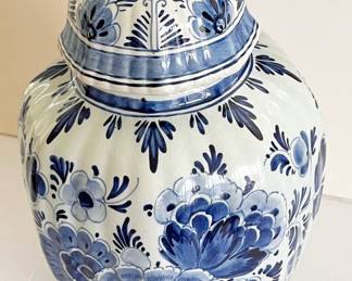257 Royal Delft Blue Porcelain Jar & Lid w/ Hand-Painted Floral Motif "Knobbelvaas"