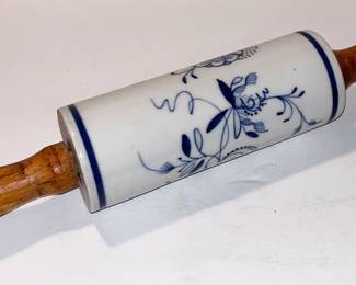 239 German Porcelain Rolling Pin w/ Wooden Handles "Blue Onion" (Zwiebelmuster) Pattern