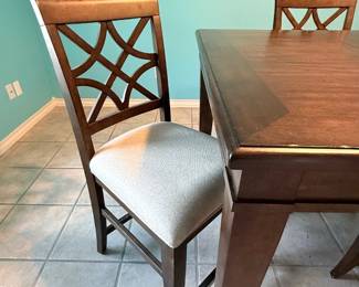 Expandable Dining Table Set – Rectangular wood dining table with a removable leaf, allowing it to expand for additional seating or be reduced in size. Includes matching upholstered dining chairs with decorative X-back design. A versatile set for everyday dining or entertaining. Items sold together unless noted.