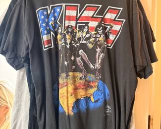 Kiss band t shirt