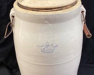 VTG. ROBINSON RANSBOTTOM POTTERY COMPANY 5 GALLON STONEWARE BUTTER CHURN CROCK WITH LID. FEATURES BLUE CROWN & #5. CRACKS IN THE FRONT AND BACK OF CROCK. REF PICS.