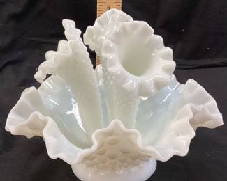 VTG. FENTON WHITE HOBNAIL MILK GLASS 3 HORN EPERGNE CENTERPIECE VASE WITH RUFFLED EDGE