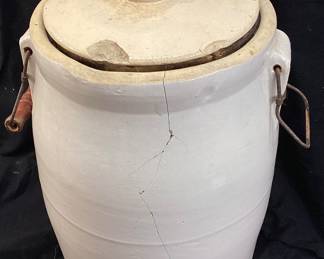 VTG. ROBINSON RANSBOTTOM POTTERY COMPANY 5 GALLON STONEWARE BUTTER CHURN CROCK WITH LID. FEATURES BLUE CROWN & #5. CRACKS IN THE FRONT AND BACK OF CROCK. REF PICS.
