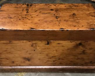 VINTAGE RUSTIC PINE CARPENTERS TOOL CHEST/STORAGE BOX NO SHIPPING PICKUP ONLY