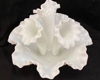  VTG. FENTON WHITE HOBNAIL MILK GLASS 3 HORN EPERGNE CENTERPIECE VASE WITH RUFFLED EDGE