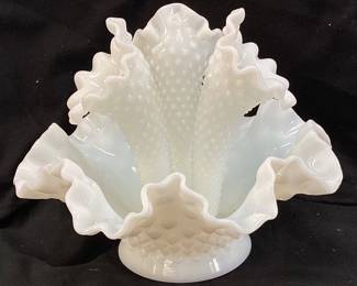  VTG. FENTON WHITE HOBNAIL MILK GLASS 3 HORN EPERGNE CENTERPIECE VASE WITH RUFFLED EDGE