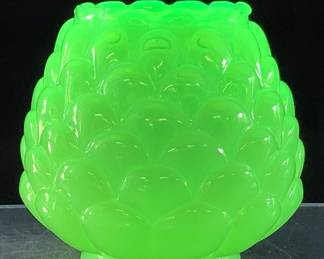 VTG. FENTON URANIUM JACQUELINE VASE w PINECONE PATTERN, 4in