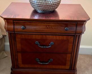Pair of Nightstands by Liberty Furniture (2 of 2)