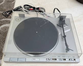 Akai AP - Q310 Turntable