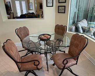 Glass Top Dinette Set w/4 Seats on Caster Wheels