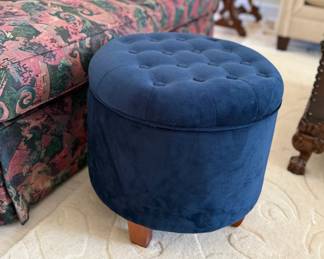 Tufted Footstool w/Storage
