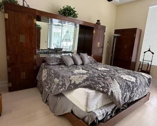 Henredon Mirrored Headboard w/Side Cabinets, Dual Control Adjustable King Size Mattress