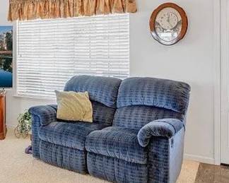Reclines