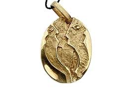 Vintage Rovolo Italian 18K Yellow Gold Gemini Zodiac Oval Pendant