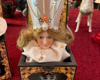 #25 - $38 - Enesco Gilda musical Jack in the Box 1988 numbered #621 6x6x15 open
