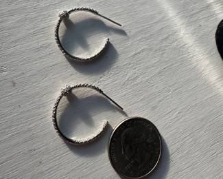 #103 - $425 -18kt white gold hoops with diam 4.33 gr