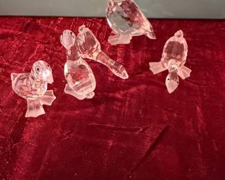 #159 - $70 - Swarovski Mommy Goose with 4 babies Geese