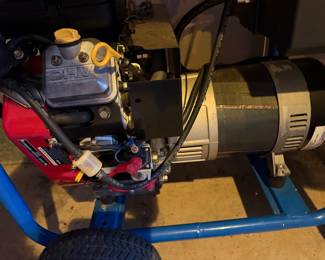 #100A - $250 - Vanguard 14HP power rack 8000 watt generator with cover