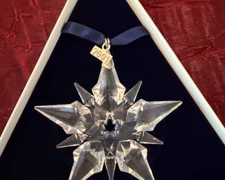 #195 - $50 - Swarovski 2001 annual ornament