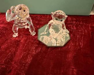 #136 - $110 - Swarovski set of 2 monkeys - one carrying bananas one sitting