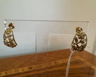 #112 - $136 - 14kt gold open earrings 2.21gr