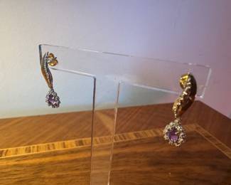 #109 - $136 -10kt gold dangling earrings amethyst 2.90gr