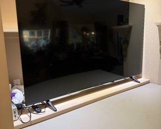 #25B - $140 - TV 70' TCL