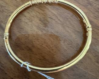 #121 - $450 - 14kt gold bangle with wire wrapp on top - 5.83gr