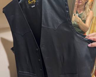 #41C - $120 - Scully black leather vest men's size 50