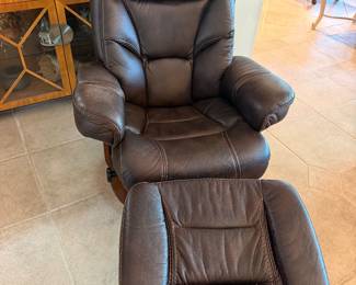 #8 - $180 - Restless style armchair manual recliner 33x29x41 with ottoman