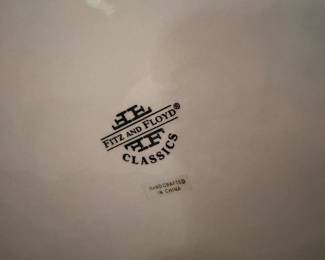 #20 - $48 - Fitz & Floyd pottery Santa 19" Classics