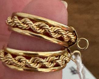 #113 - $120 - 14kt gold hoops jackets 1.55gr